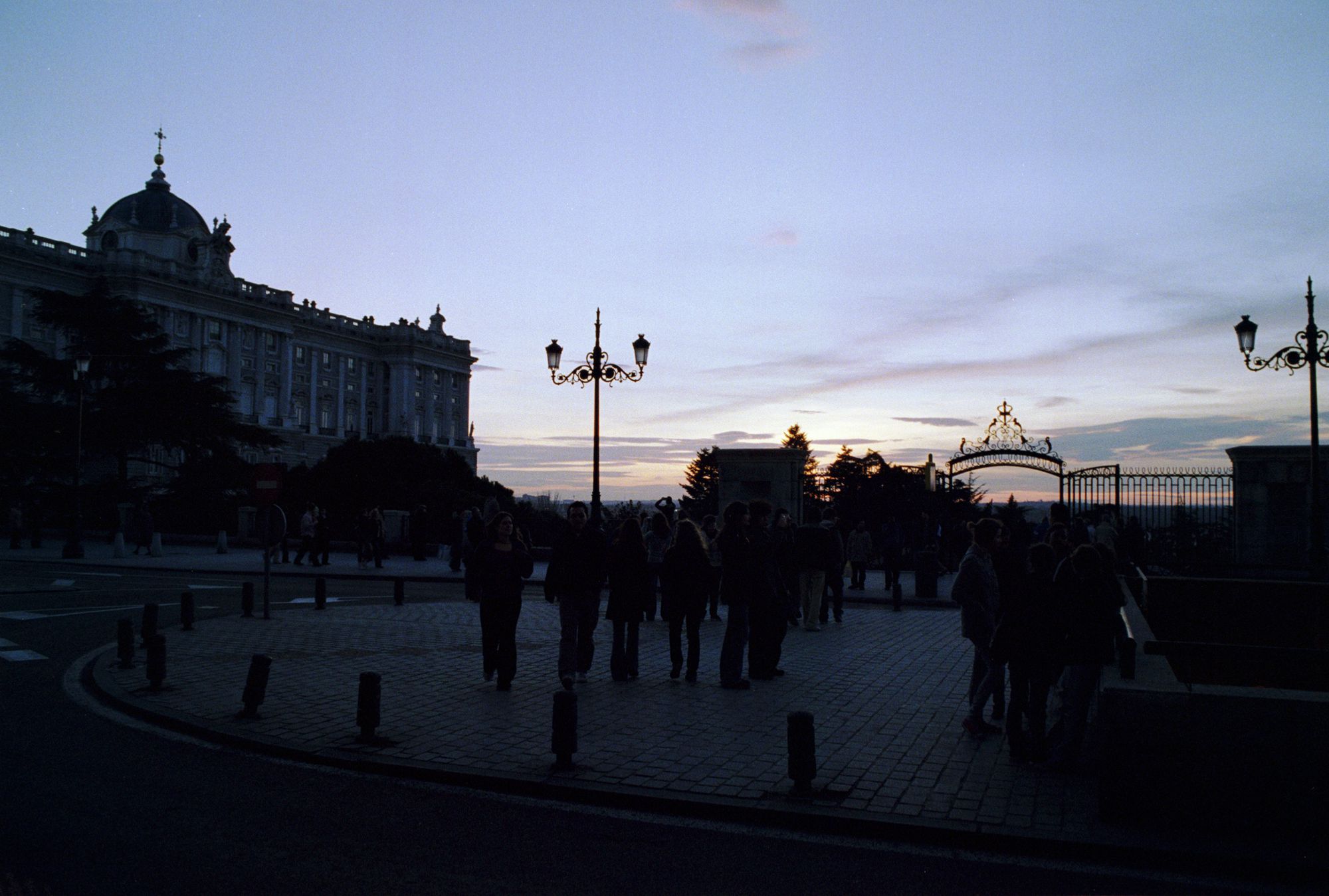 Palacio Real - Sunset tourists